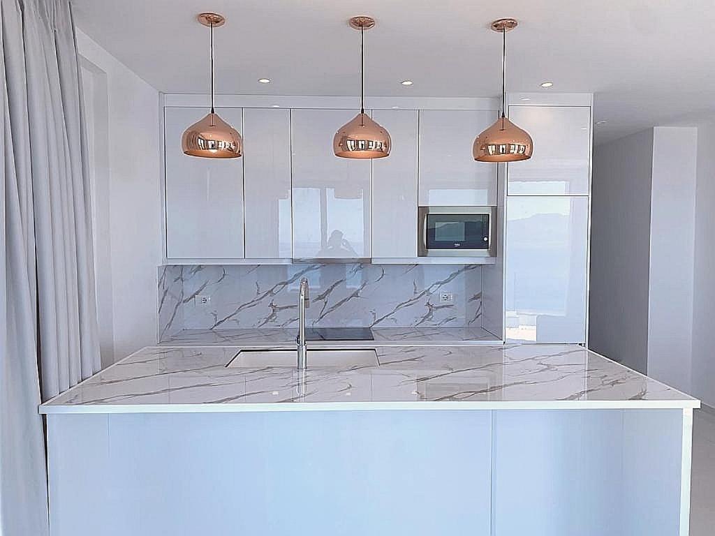 Manhattan Beach Luxury Apartments *